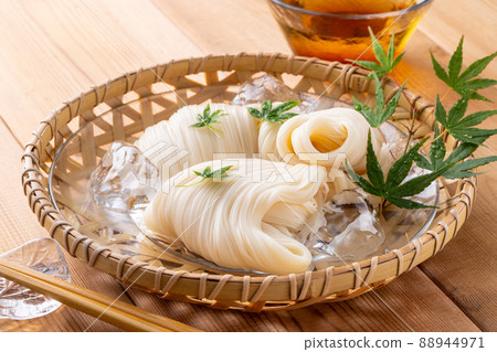 麺 88944971