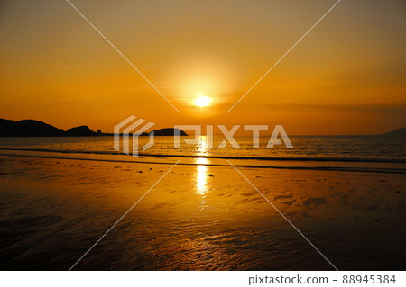 福岡縣糸島市的夕陽 福岡縣糸島市的夕陽 88945384
