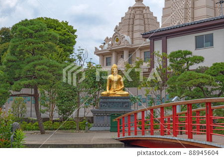 川崎大師(黑馬寺)和平橋和金佛像 川崎大師(黑馬寺)和平橋和金佛像 88945604