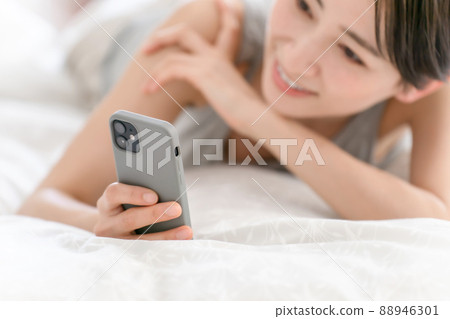 女性生活方式床智能手機 88946301