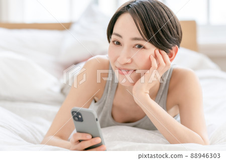 女性生活方式床智能手機 女性生活方式床智能手機 88946303