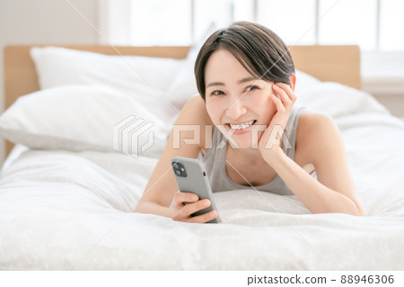 女性生活方式床智能手機 女性生活方式床智能手機 88946306