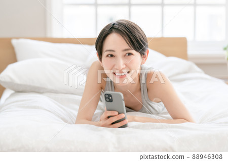 女性生活方式床智能手機 女性生活方式床智能手機 88946308