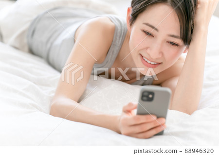 女性生活方式床智能手機 88946320