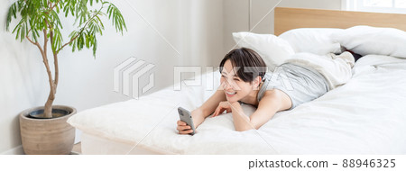 Women's lifestyle bed smartphone Women's lifestyle bed smartphone 88946325