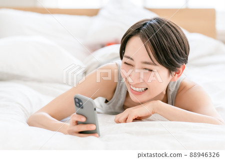 女性生活方式床智能手機 女性生活方式床智能手機 88946326