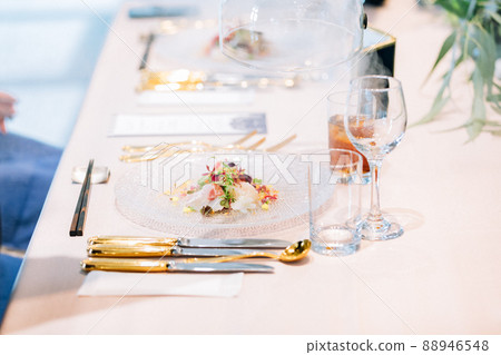 Directing food with smoke 88946548