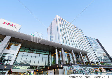 宮城縣仙台市天氣晴朗的JR仙台站（東口） 88947301