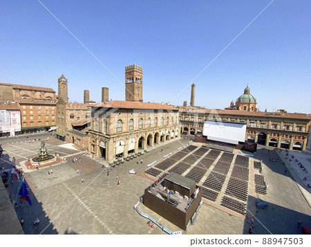 Piazza Maggiore in Bologna 88947503