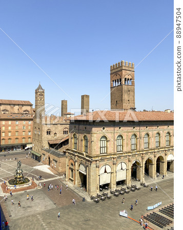 Piazza Maggiore in Bologna 88947504