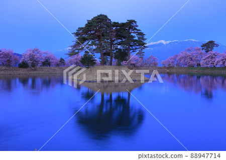 (Nagano Prefecture) Cherry blossoms at Seigetsu Inoue Monument (Rokudo no Tsutsumi) Early morning (Nagano Prefecture) Cherry blossoms at Seigetsu Inoue Monument (Rokudo no Tsutsumi) Early morning 88947714