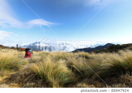 台灣高山峻嶺 中央山脈卑南主山 88947924