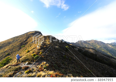 台灣高山峻嶺 中央山脈卑南主山 88947955