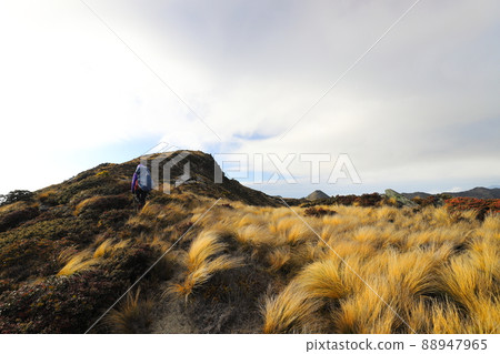 台灣高山峻嶺 中央山脈卑南主山 88947965