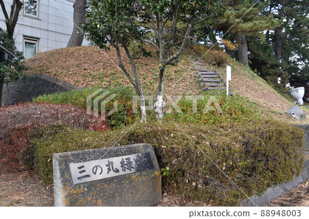 Maebashi Castle Honmaru Earthworks remaining in Gunma Prefectural Office 88948003