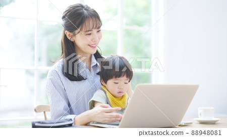 A woman in her thirties who works remotely with children 88948081