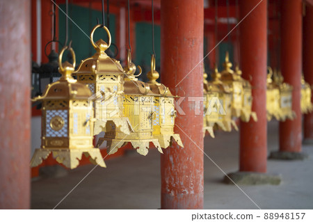 The lanterns of Kasuga Taisha Shrine in Kasugano-cho, Nara City, Nara Prefecture The lanterns of Kasuga Taisha Shrine in Kasugano-cho, Nara City, Nara Prefecture 88948157