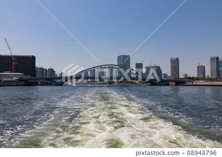 Tsukiji Ohashi (Tokyo) seen from the water bus 88948796