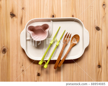 Stock Photos ｜ Infant food Auxiliary chopsticks and tableware set Children 88954085