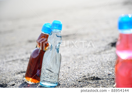 A bottle of juice that looks like a man and a woman. A bottle of juice that looks like a man and a woman. 88954144
