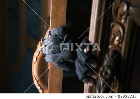 a thief open the door at night a thief open the door at night 88955735