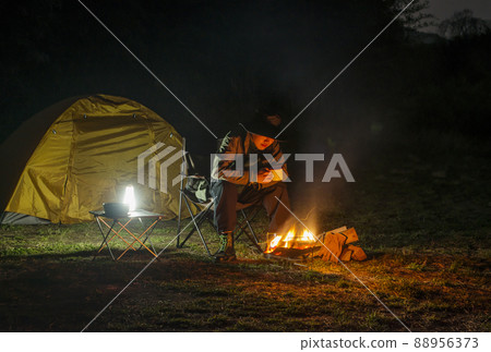 Solo camp night campsite camping bonfire and tent camper outdoor image material 88956373