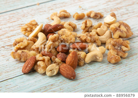 Mixed nuts 88956879