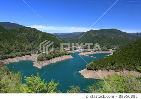 Yanase Dam Lake Spring (Kitagawa Village, Kochi Prefecture, Umaji Village) 88956883