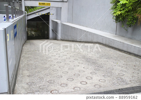 地下停車坡（下坡） 88959162