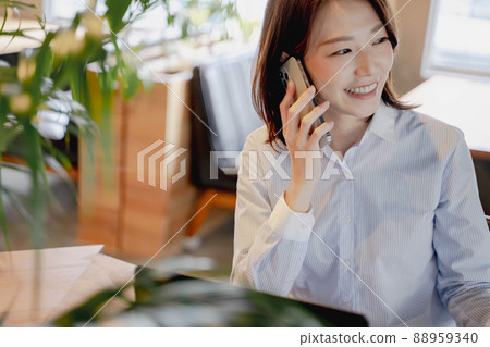 商務女性智能手機 88959340