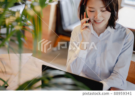 Business women smartphone Business women smartphone 88959341