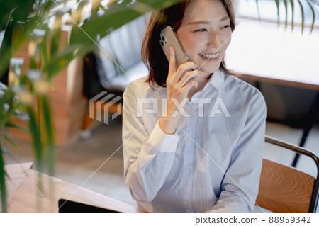 商務女性智能手機 88959342