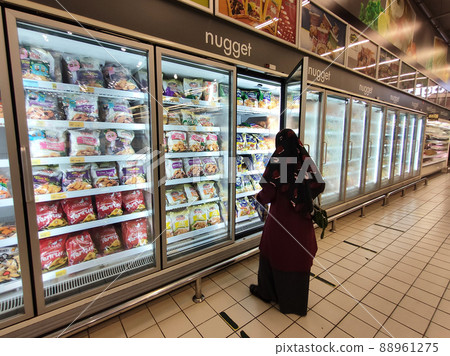 MELAKA, MALAYSIA - Frozen food that has been packed in commercial packs is stored and displayed in a large chiller. This chiller is able to maintain the freshness of the food. 88961275