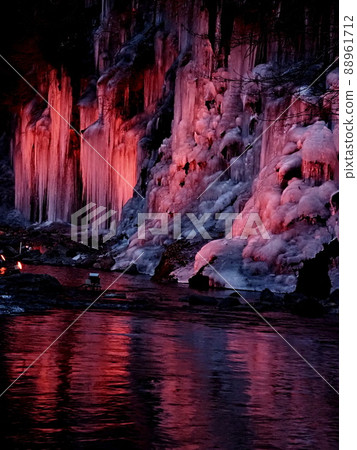 Illumination of the icicles of the 30 mallets Illumination of the icicles of the 30 mallets 88961712