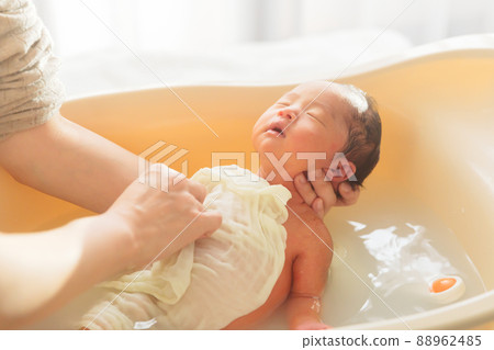Ablution newborn baby 1 week 88962485