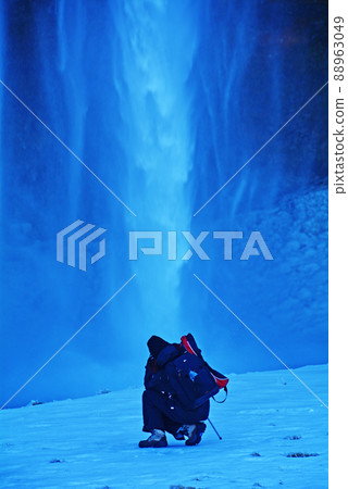 冰島瀑布，塞里雅蘭瀑布多雪的風景 88963049