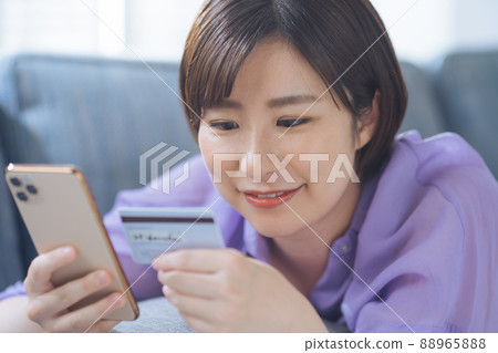 女性網購智能手機 88965888