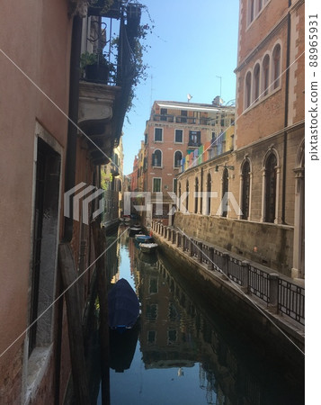Quiet afternoon in Venice Quiet afternoon in Venice 88965931