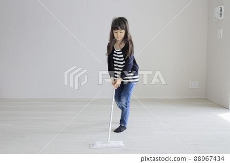 小學生拖地（7歲） 88967434