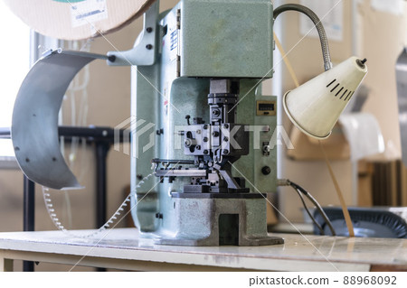 Crimping machine / press machine / applicator 88968092