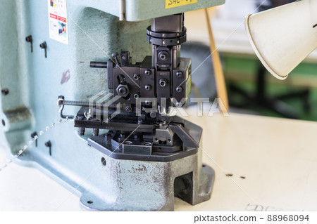 Crimping machine / press machine / applicator Crimping machine / press machine / applicator 88968094