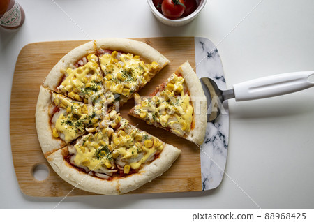 兒童流行的蛋黃醬玉米披薩 兒童流行的蛋黃醬玉米披薩 88968425