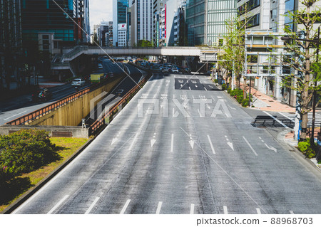 Tokyo's main road Showa-dori with 5 lanes on each side Near the Horaibashi intersection 2022.04 Matte feeling 88968703