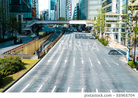 Tokyo's main road Showa-dori with 5 lanes on each side Near the Horaibashi intersection 2022.04 Cyan color 88968704