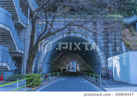 東京市中心的隧道 東京市中心的隧道 88969447
