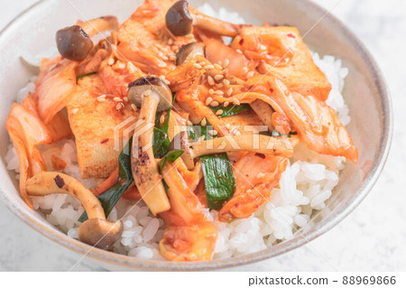 豆腐蘑菇泡菜丼 豆腐蘑菇泡菜丼 88969866
