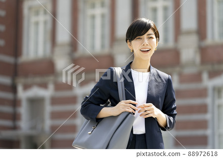 A business woman with a smile looking at the camera 88972618