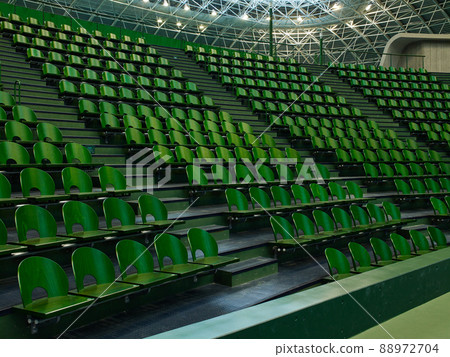 Audience seats on an unmanned tennis court 88972704