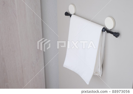 Magnet and tension rod attached to the refrigerator 88973056