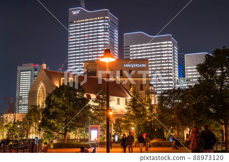 <Kanagawa Prefecture> Yokohama Minato Mirai, office building illuminated at night 88973120